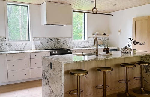 Lanark Highlands House | Modern Lake House on White Lake