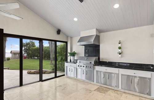 Leisure Land House | Modern Lake Mansion - CasaPalmaTX