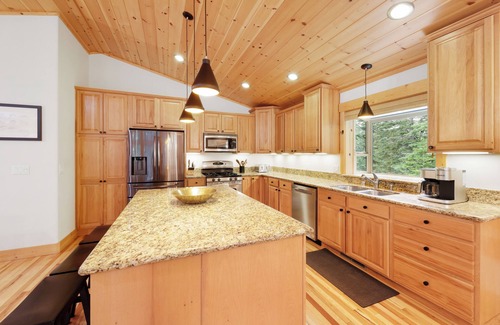 Kingswood Estates House | Modern Lake Tahoe Retreat! Minutes to Skiing, Parks, and Beaches