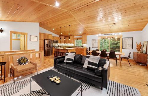 Kingswood Estates House | Modern Lake Tahoe Retreat Ski and Swim