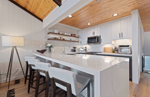 Brockway Condo | Modern, Lake View, Direct Access, Buoy Avail, EV Charger