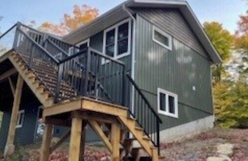 The Archipelago Cottage | Modern Lakefront Muskoka Cottage. Family friendly retreat on a pristine lake!
