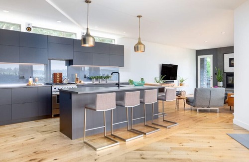 Shawnigan Lake House | Modern Lakefront Retreat