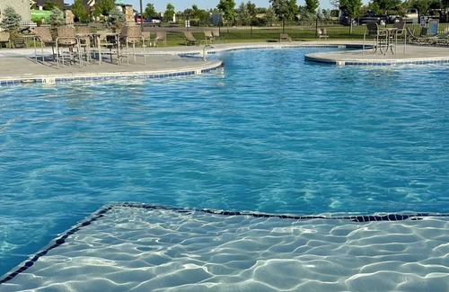 Lakewood House | Modern Lakefront Escape. Tranquil Haven: Ski & Beach Retreat. n