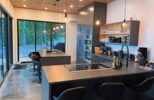 Selwyn Cottage | Modern Lakefront Gem on Clear Lake