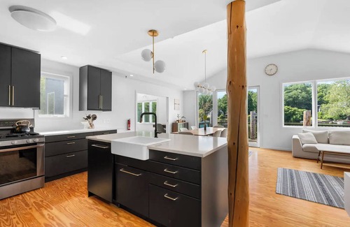 Saugerties House | Modern Lakefront Retreat
