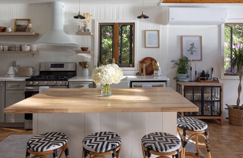 Roscoe House | Modern Lakefront retreat, escape to comfort & elegance in a picturesque setting