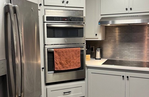 Hickory House | Modern Lakefront Views at Lake Hickory Haven