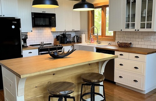 Val-des-Monts House | Modern Lakehouse with cottage charactern40 minutes from Ottawa CITQ #304028