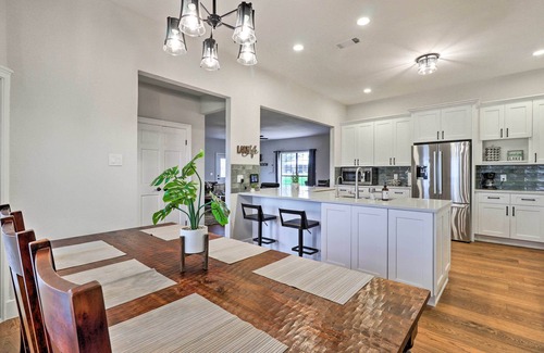 Granger House | Modern Lakehouse w/Stunning Views & Hot Tub!