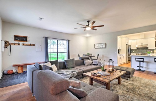 Granger House | Modern Lakehouse w/Stunning Views & Hot Tub!