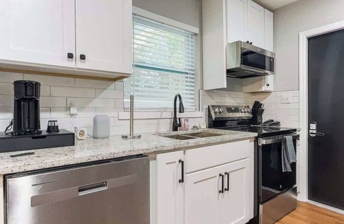 Lakeland House | Modern Lakeland Retreat Longterm