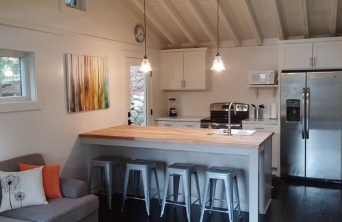 Bolton Landing Cabin | Modern Lakeside Cabin - 2 Kayaks, 2 SUPS, perfect lake stay