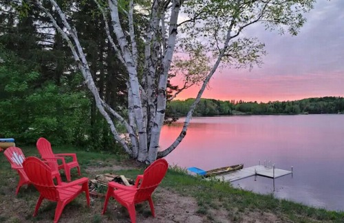 South River Cabin | Modern lakeside Cabin with Family Amentities