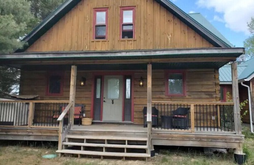 South River Cabin | Modern lakeside Cabin with Family Amentities