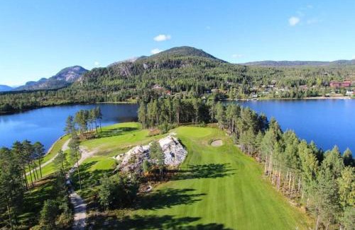 Kviteseid House | Modern Lakeside Cabins Jacuzzi and Sauna Up To 18 People