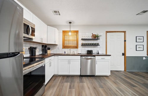 Afton House | Modern Lakeside Cottage, Boat Slip, Gameroom w/pool table!