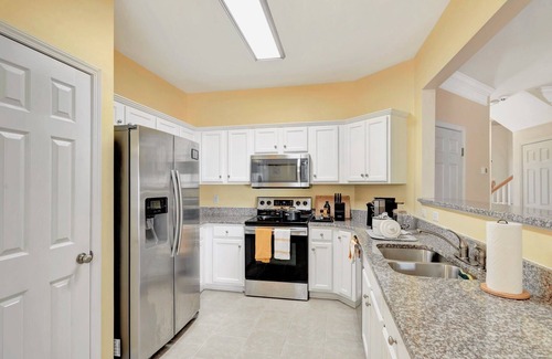 Nashville House | Modern Lakeside Gem 15 min to DT Quiet Community Pet-Friendly Nature & Outdoor