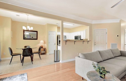 Nashville House | Modern Lakeside Gem 15 min to DT Quiet Community Pet-Friendly Nature & Outdoor