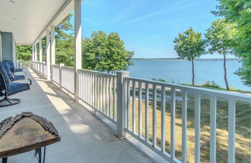 Pillar Point House | Modern Lakeside Retreat on Lake Ontario 4 bedroom/3 bath