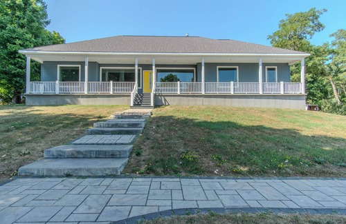 Pillar Point House | Modern Lakeside Retreat on Lake Ontario 4 bedroom/3 bath