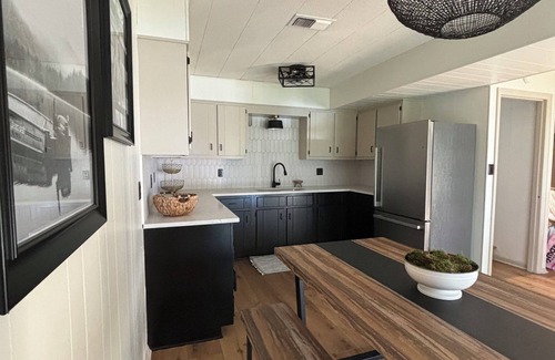 Cherokee Village House | Modern LakeThunderbird Escape
