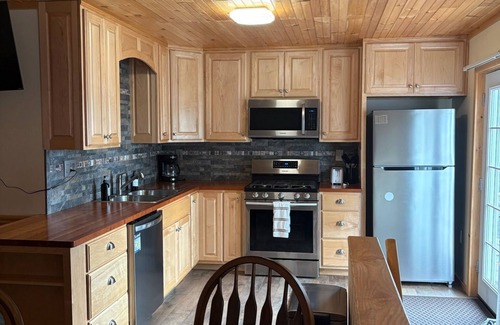 Hammond Apartment | Modern Lakeview Escape on Black Lake