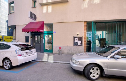 Langstrasse Apartment | Modern Langstrasse 2.5 Room w/Storage, 5 mins to Tram, by Blueground