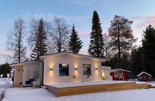 Slagnas House | Modern Lapland Cottage with Outdoor Sauna & BBQ Hut