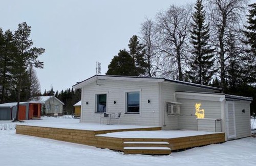 Slagnas House | Modern Lapland Cottage with Outdoor Sauna & BBQ Hut