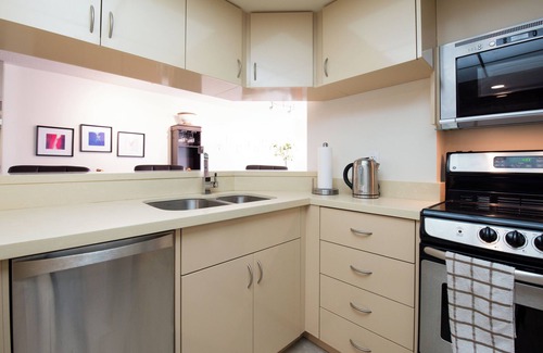 Bay Cloverhill Condo | Modern large 1,170 sq.ft two-bedroom and two-bathroom condo on Bay