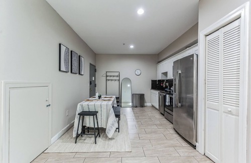 Chinatown Apartment | Modern large 2-bedroom apartment in Central Philadelphia!