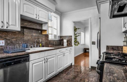Melrose Apartment | Modern Large 2 level 2-Bedroom 2-Bathroom By West Hollywood