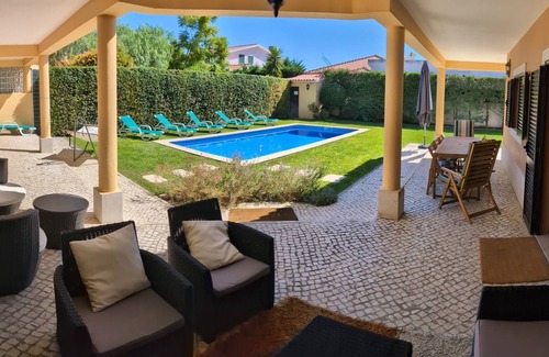 Sao Simao Villa | Modern, large and beautiful villa with pool/garden in Azeitão south of Lisbon.