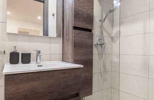 Gzira House | Modern, large and spacious HOME, perfect for GROUP