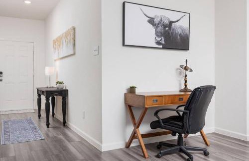 Edgecliff Village House | Modern Large Home with large yard near TCU & Stockyard