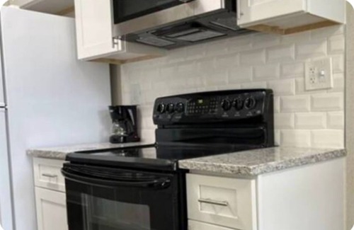 Lauderdale Lakes Condo | Modern Lauderhill Condo/Private Room and Bathroom