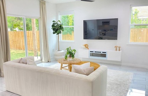 West Dallas House | Modern & Lavish Getaway 5 mins from Downtown
