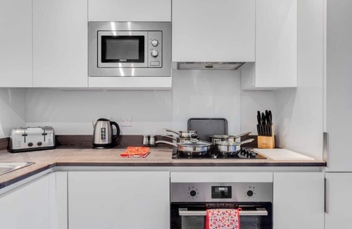 Bordesley Apartment | Modern & Light 2 Bed Flat in Central Birmingham