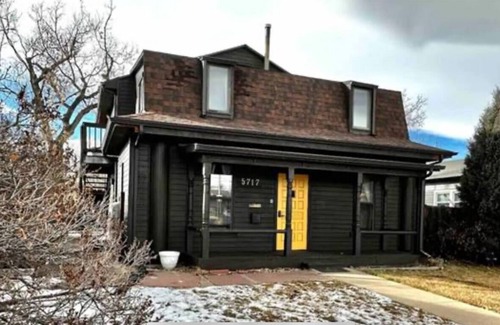 Arvada Apartment | Modern, Light Basement Apartmentnn