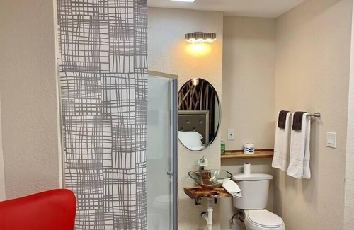 Cortez Hill Apartment | Modern live-edge | PRIME PRIME LOCATION