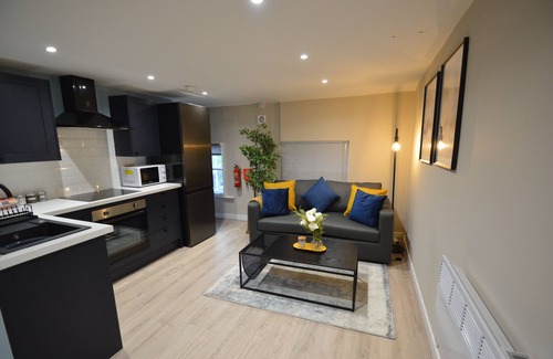 Everton Apartment | Modern Liverpool City-Center Flat with Parking
