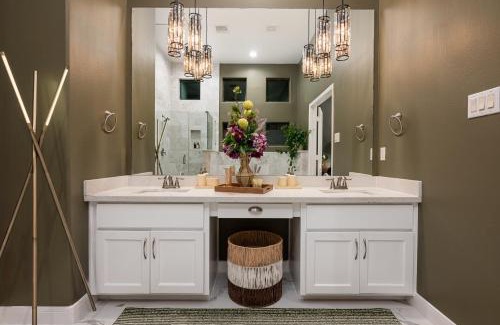 Washington Ave./ Memorial Park House | Modern Living in Houston 3-Story Near Everything