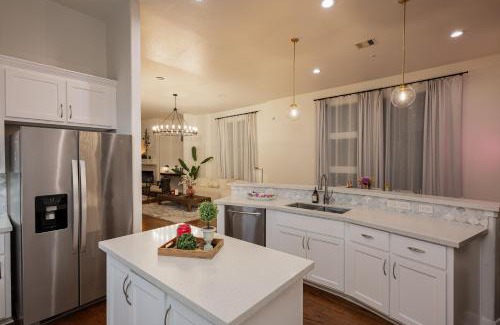 Washington Ave./ Memorial Park House | Modern Living in Houston 3-Story Near Everything