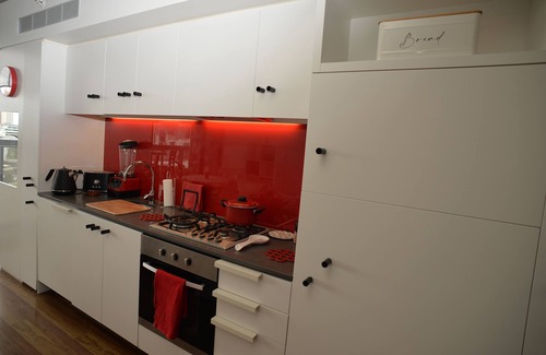 Southbank Apartment | Modern Living in the Heart of the Arts District and Close to the CBD