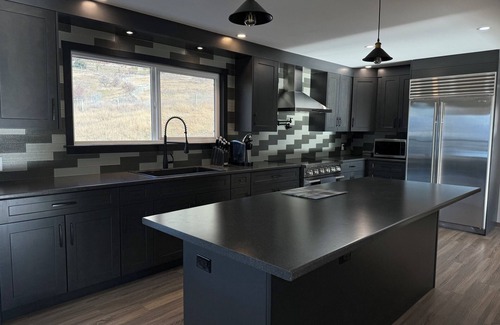 Vancouver Coast House | Modern living with mountain views