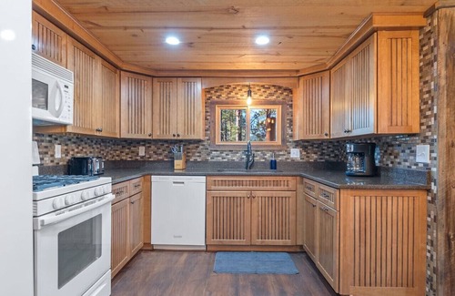 Custer House | Modern Lodge: Hottub + Huge Space + Views + Sauna