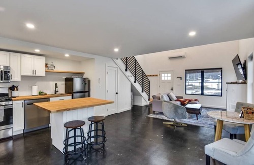 Augusta Apartment | Modern Loft Apartment