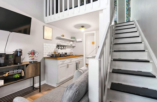 Southwest Raleigh Apartment | Modern Loft Downtown Raleigh