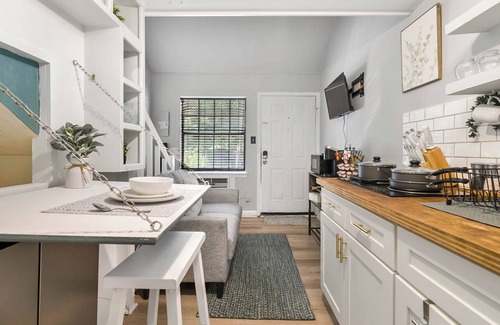 Southwest Raleigh Apartment | Modern Loft Downtown Raleigh